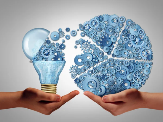 Light bulb with gears